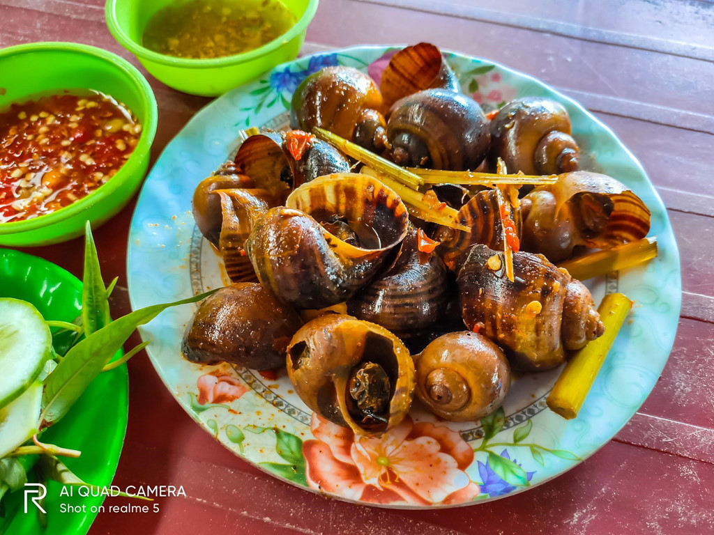 Một ngày ‘oanh tạc’ ẩm thực xứ Huế với 500.000 đồng