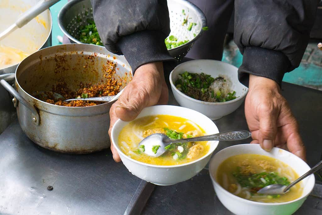 Banh canh cha cua Vui