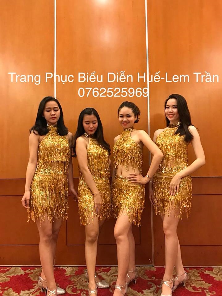 Trang phuc bieu dien o Hue - Lem Tran