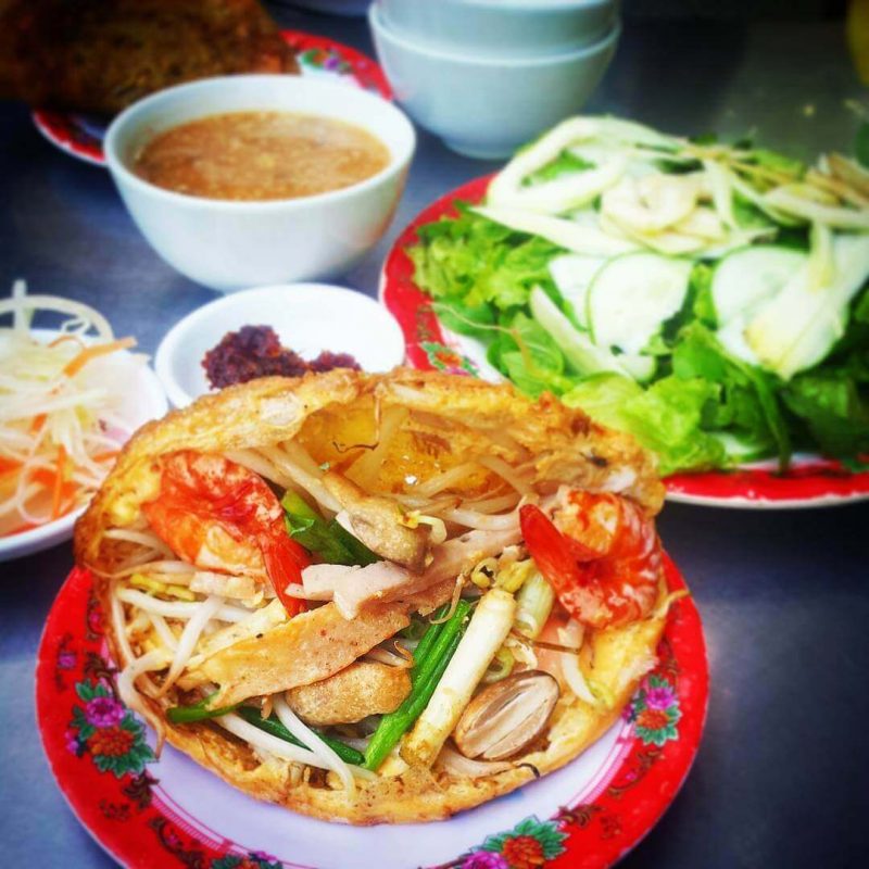 Banh khoai va bun thit nuong o Hue