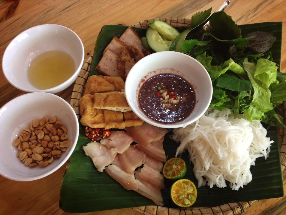 Điểm danh 5 quán bún đậu mắm tôm ở Huế khiến bạn ăn hoài không ngán