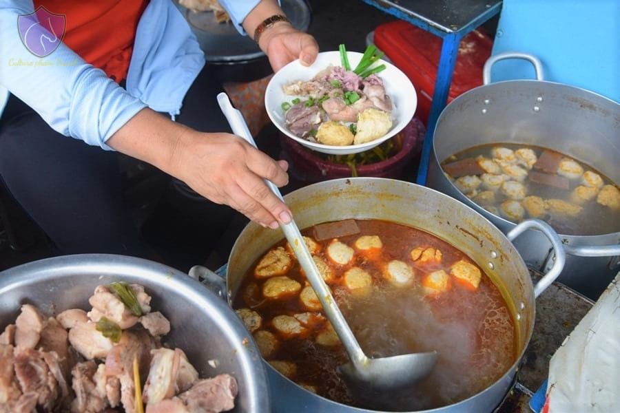 Giới Thiệu Về Quán Bún Bò Mệ Kéo