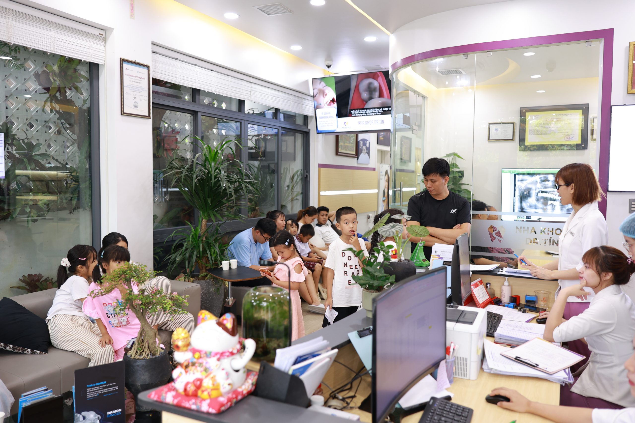 Nha khoa Dr.Tín: Niềng răng trọn gói, hợp đồng rõ ràng